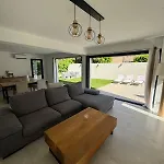 Neuve A Pied * سا سيرْ سور مير