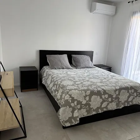 Neuve A Pied Villa *