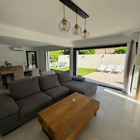 Neuve A Pied * Saint-Cyr-sur-Mer