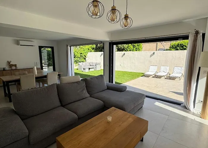 Neuve A Pied * Saint-Cyr-sur-Mer