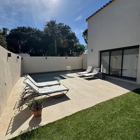 Neuve A Pied 别墅 *