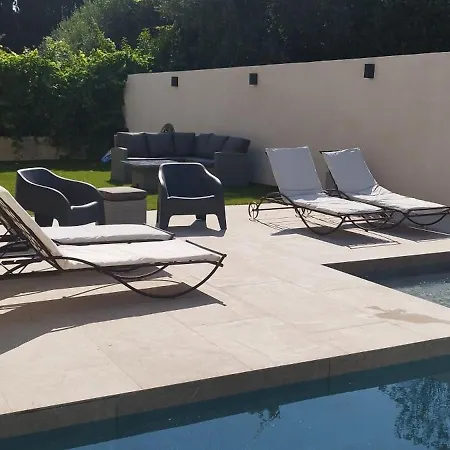 Neuve A Pied 别墅 *